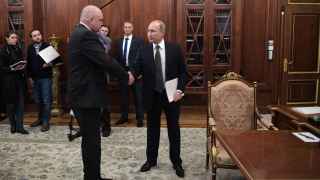 Кажется, это первый случай, когда Путин (справа) назначает на министерскую должность человека из родни (Сергей Цивилев слева)