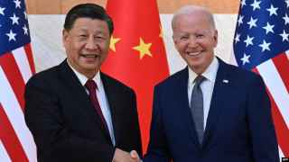 Партнеры и противники одновременно: Си Цзиньпин, председатель КНР, слева, Джо Байден, президент США, – справа